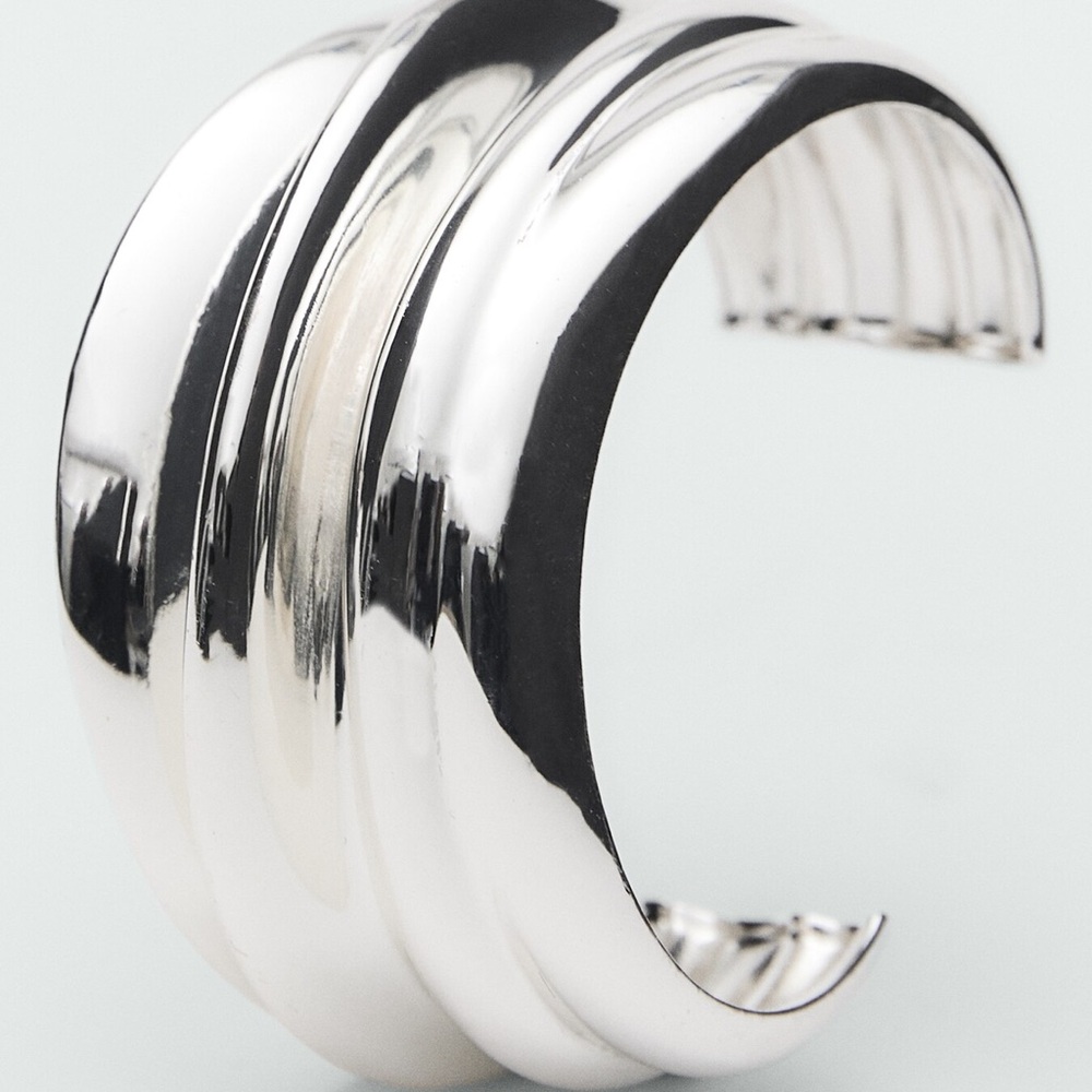 Mango
SELECTION
EMBOSSED  BRACELET - Picture 4 of 8